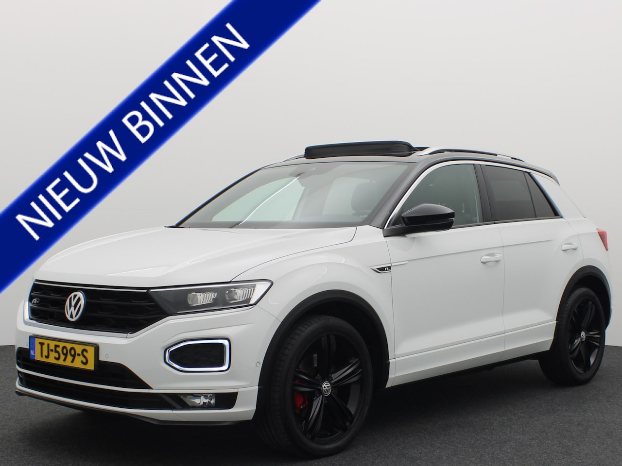 Volkswagen T-Roc - 2.0 TSI 4Motion Sport AUTOMAAT / PANORAMADAK / FULL LED / BEATS / TREKHAAK / CAMERA / VIRT - AutoWereld.nl