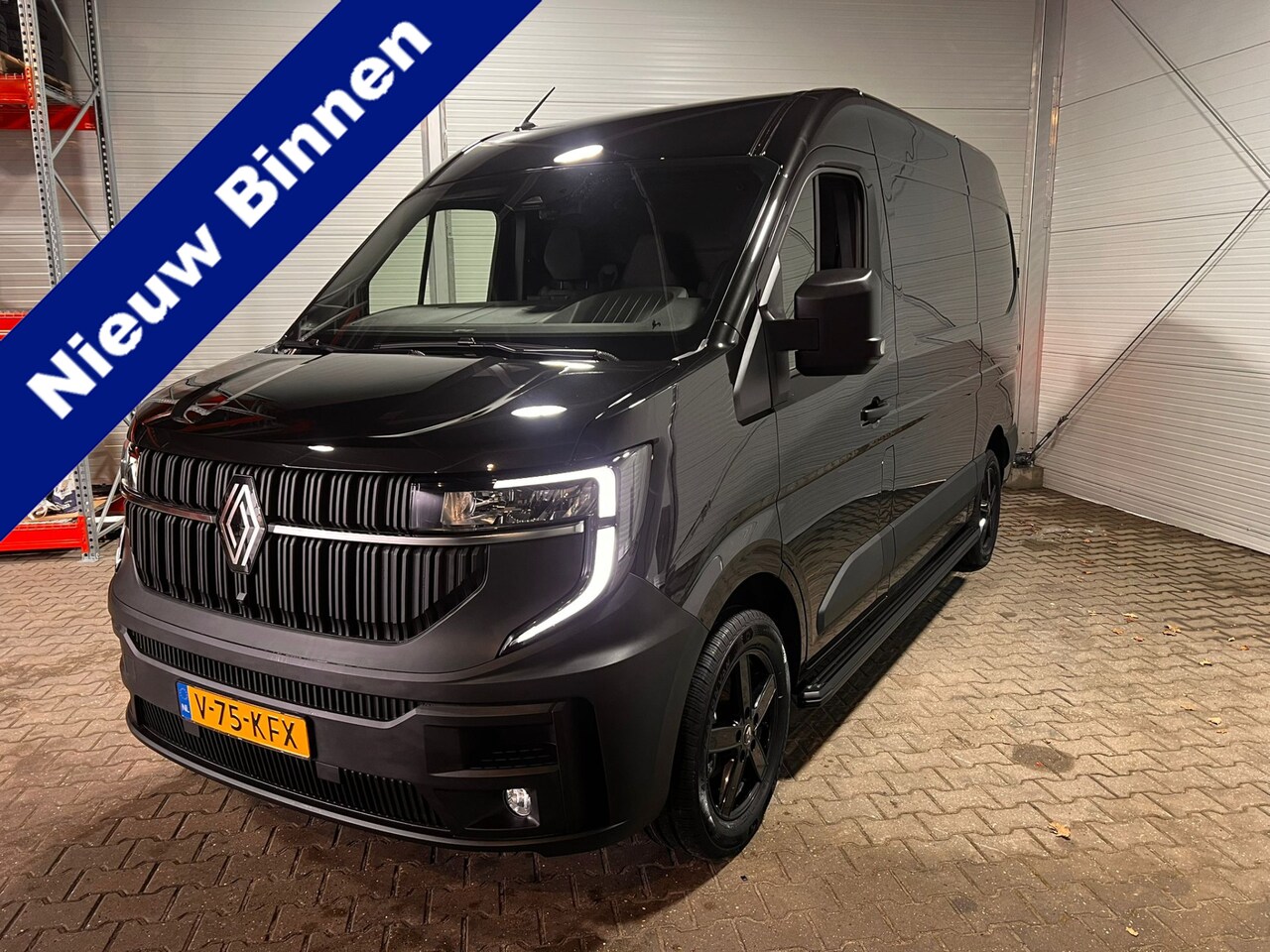 Renault Master - T35 2.0 dCi 170 L2H2 E06e Extra NIEUW MODEL VVB BLACK EDITION BVVB87 - AutoWereld.nl