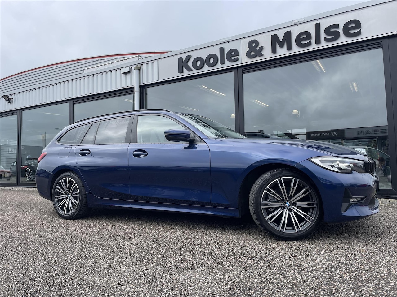 BMW 3-serie Touring - 320i 184pk Aut EDITION , Trekhaak - AutoWereld.nl