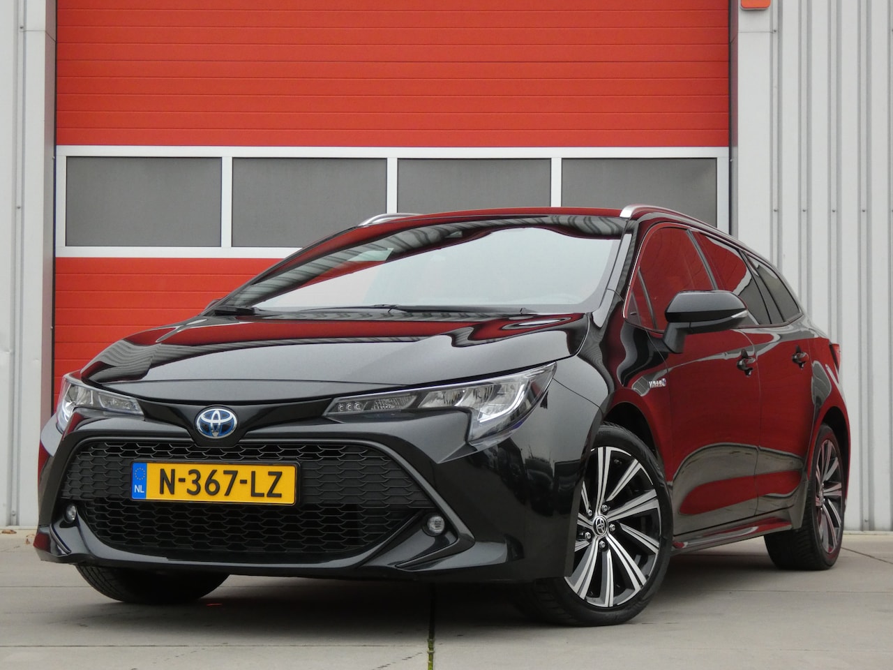 Toyota Corolla Touring Sports - 1.8 Hybrid Dynamic/ lage km/ zeer mooi! - AutoWereld.nl