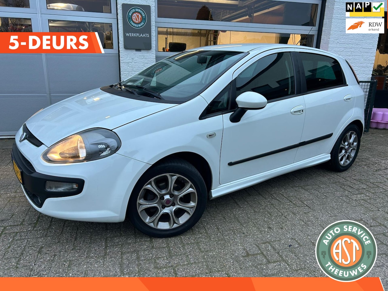 Fiat Punto Evo - 1.4 Racing 5DRS|AIRCO|NAP|TREKHAAK - AutoWereld.nl