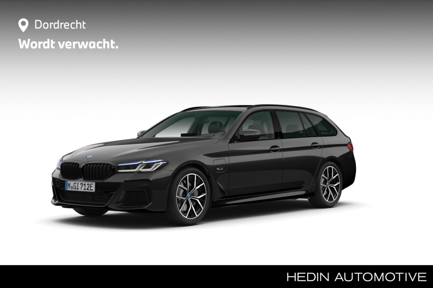 BMW 5-serie Touring - 530e M-Sport | Panorama | 2024 | Trekhaak | Laser - AutoWereld.nl