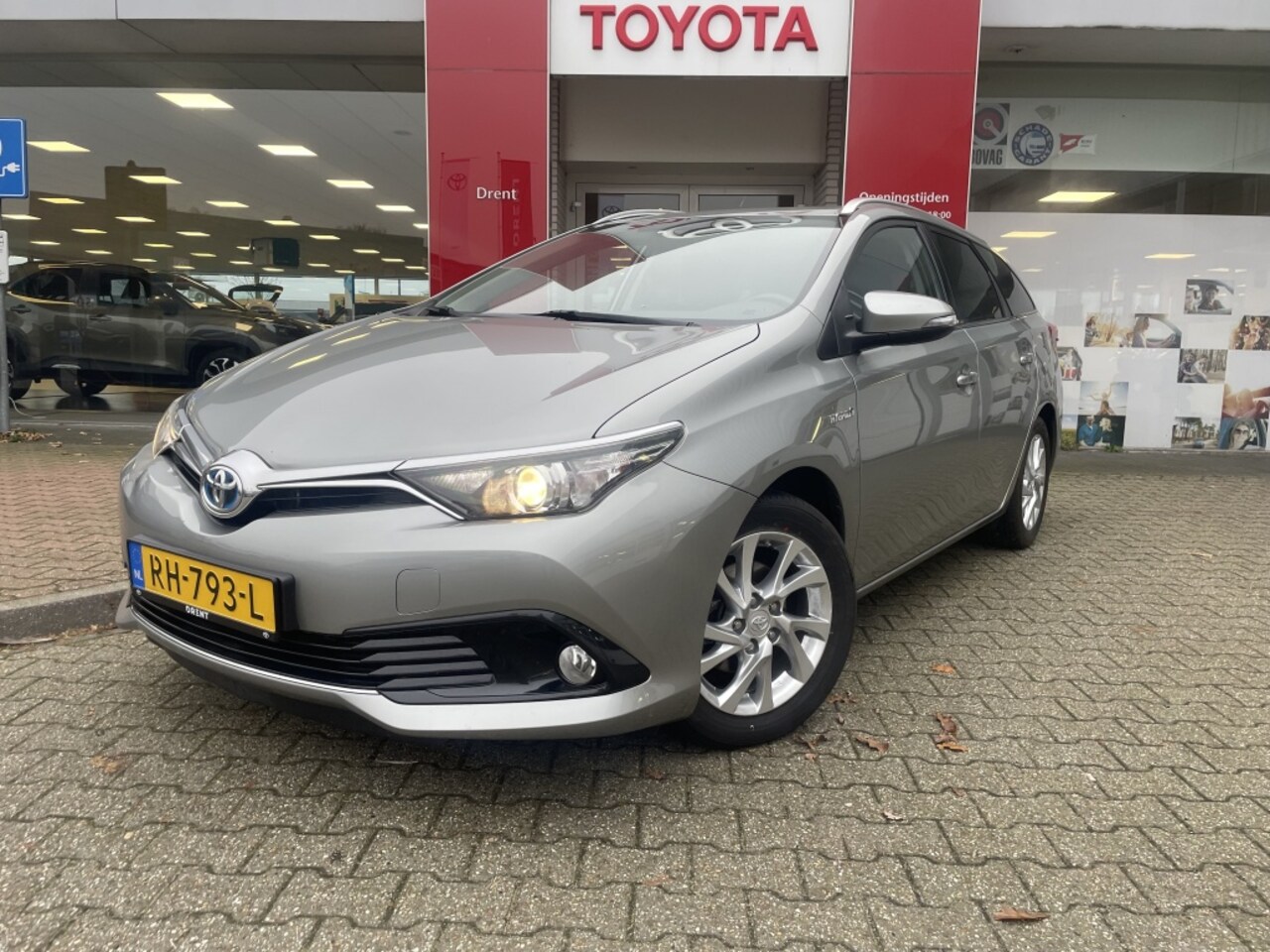 Toyota Auris Touring Sports - 1.8 Hybrid Dynamic | Cruise Control | Clima. Control | Lm Velgen - AutoWereld.nl