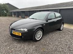 Alfa Romeo 147 - 1.6 T.Spark Progression 5DEURS 1 JAAR APK AIRCO CRUISE CONTROL