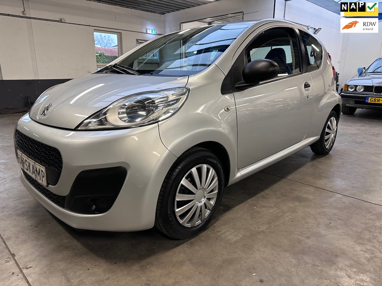 Peugeot 107 - 1.0 Urban Light Accent 1.0 Urban Light Accent - AutoWereld.nl