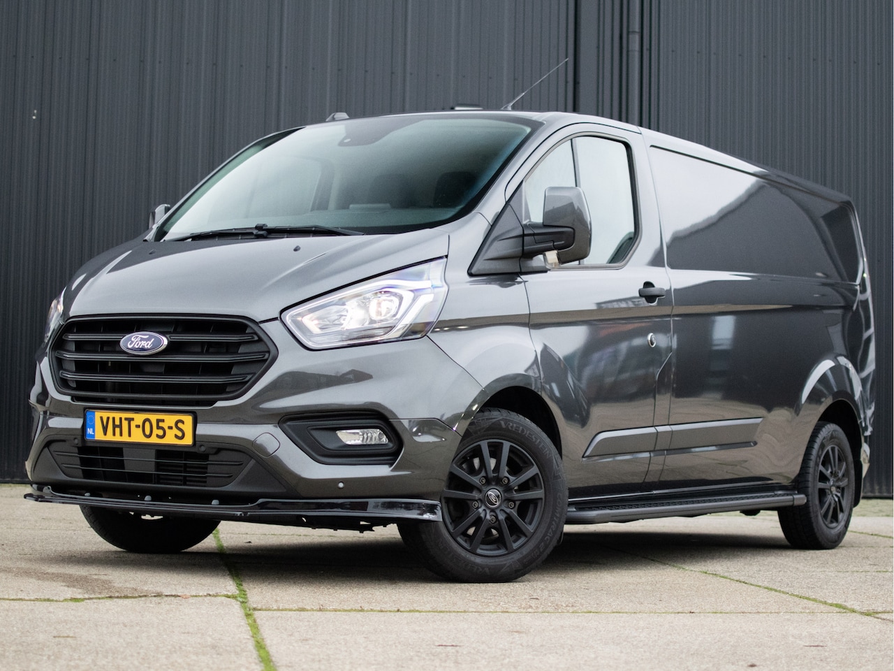 Ford Transit Custom - 320 2.0 TDCI L2H1 170PK | Automaat | Carplay | 1950KG trekgew. | - AutoWereld.nl