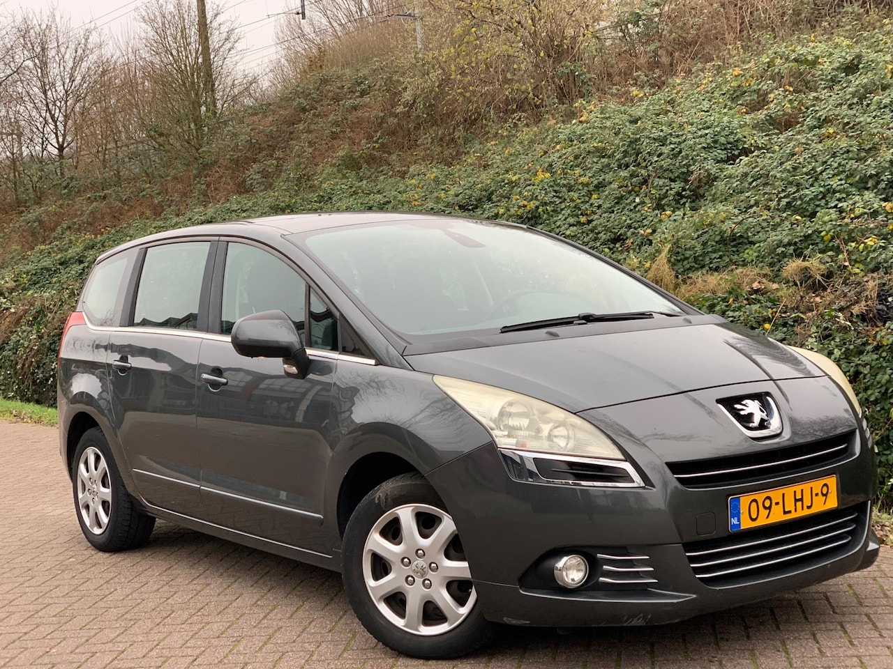 Peugeot 5008 - 1.6 VTi ST 7p. 7 persoons navia clima 155DKM ! - AutoWereld.nl