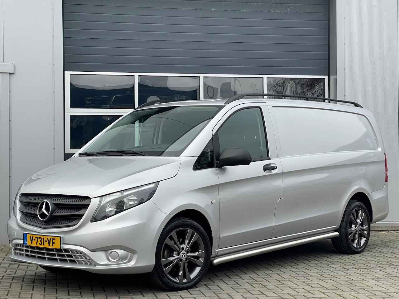 Mercedes-Benz Vito - 111 CDI Lang | Airco | Cruise control | Trekhaak | Bluetooth | 17'' velgen - AutoWereld.nl