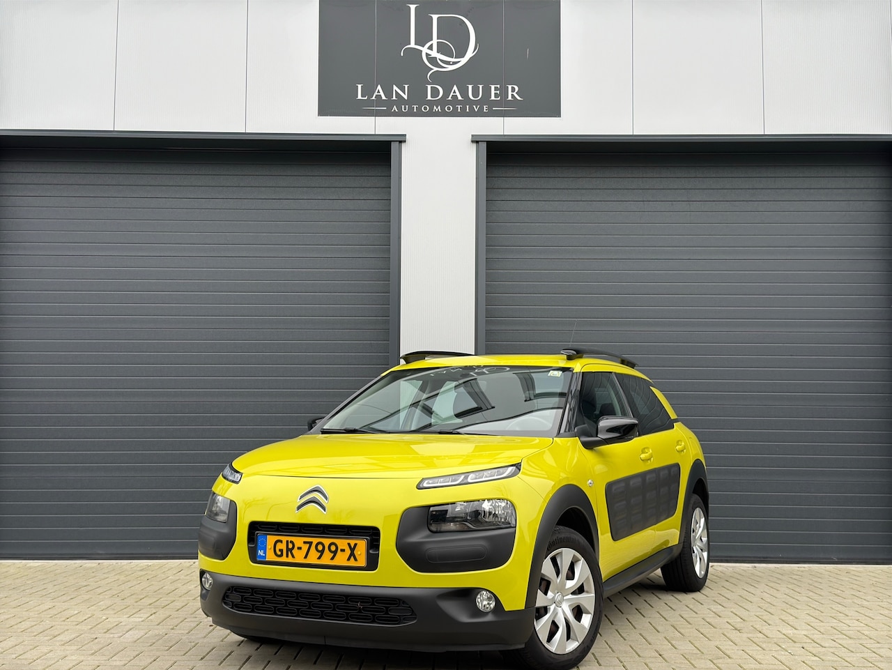 Citroën C4 Cactus - 1.2 e-VTi ACTIE / Automaat / LAGE KMSTAND - AutoWereld.nl