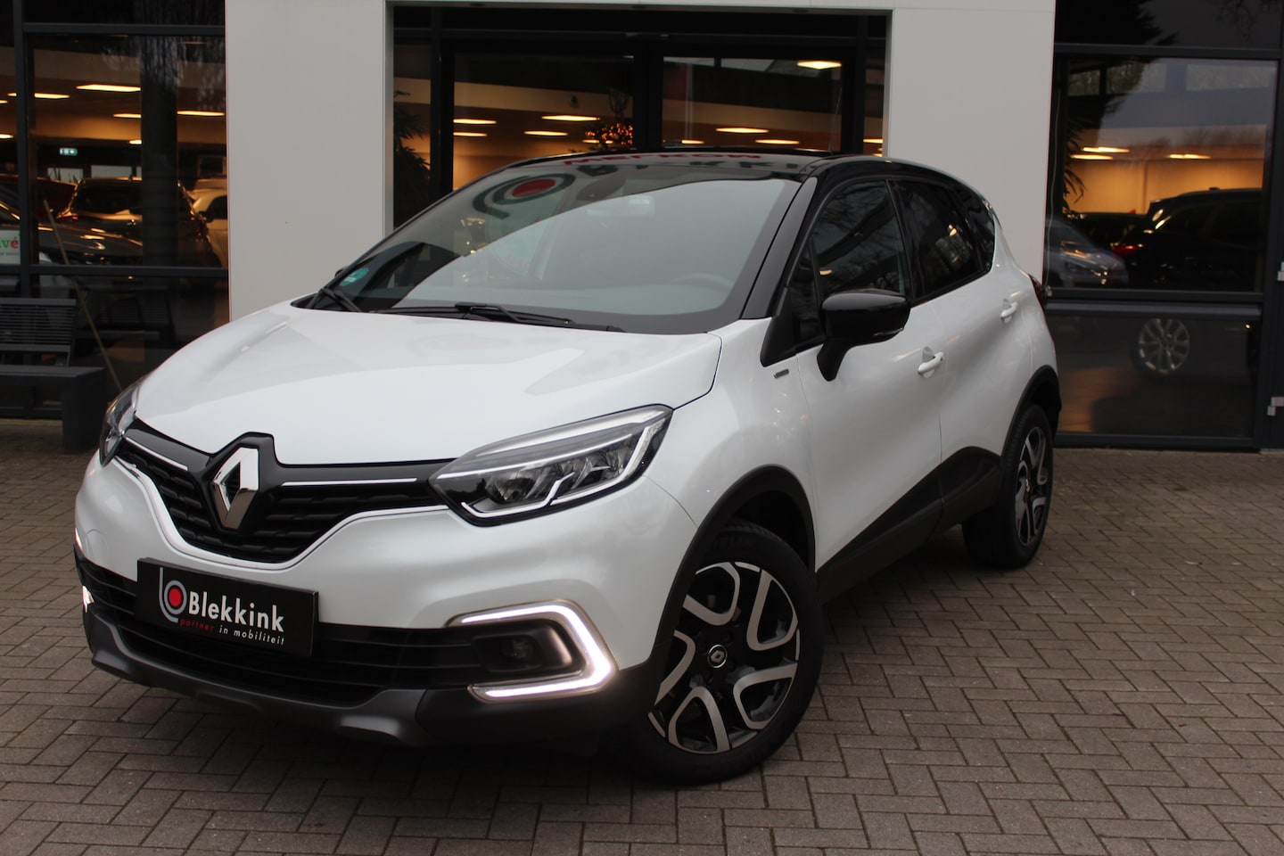 Renault Captur - 1.2 TCe Bose 120 PK Automaat BOSE., Navi, Stoel verw., Cruise contr., Clima, 17 LMV - AutoWereld.nl