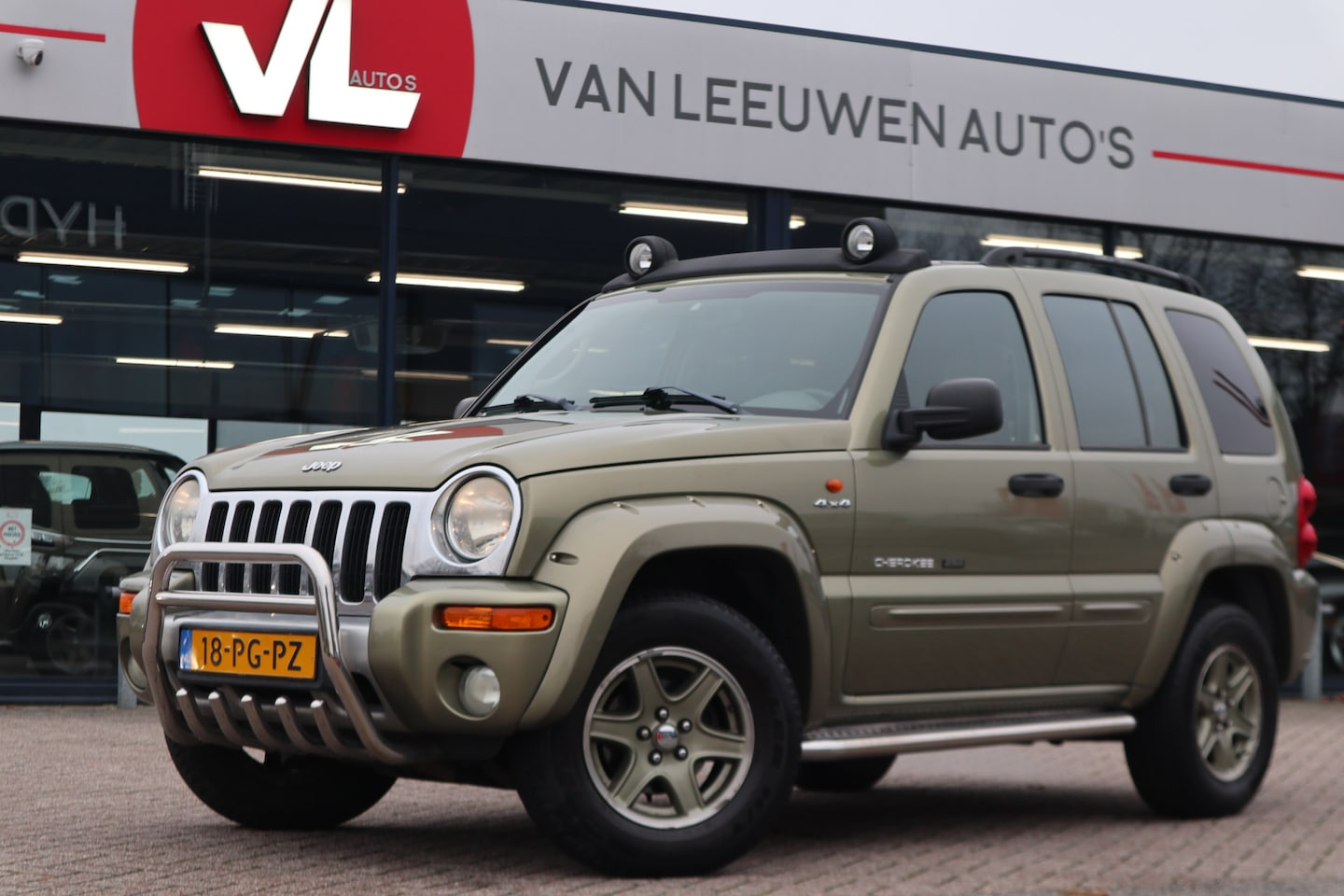 Jeep Cherokee - 3.7i V6 Renegade | Nieuw Binnen! | Automaat | Navi | Trekhaak - AutoWereld.nl