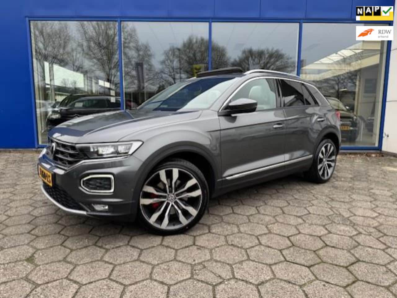 Volkswagen T-Roc - 2.0 TSI 4Motion Sport DSG - Leder - Schuif.kant.dak - PDC - AutoWereld.nl