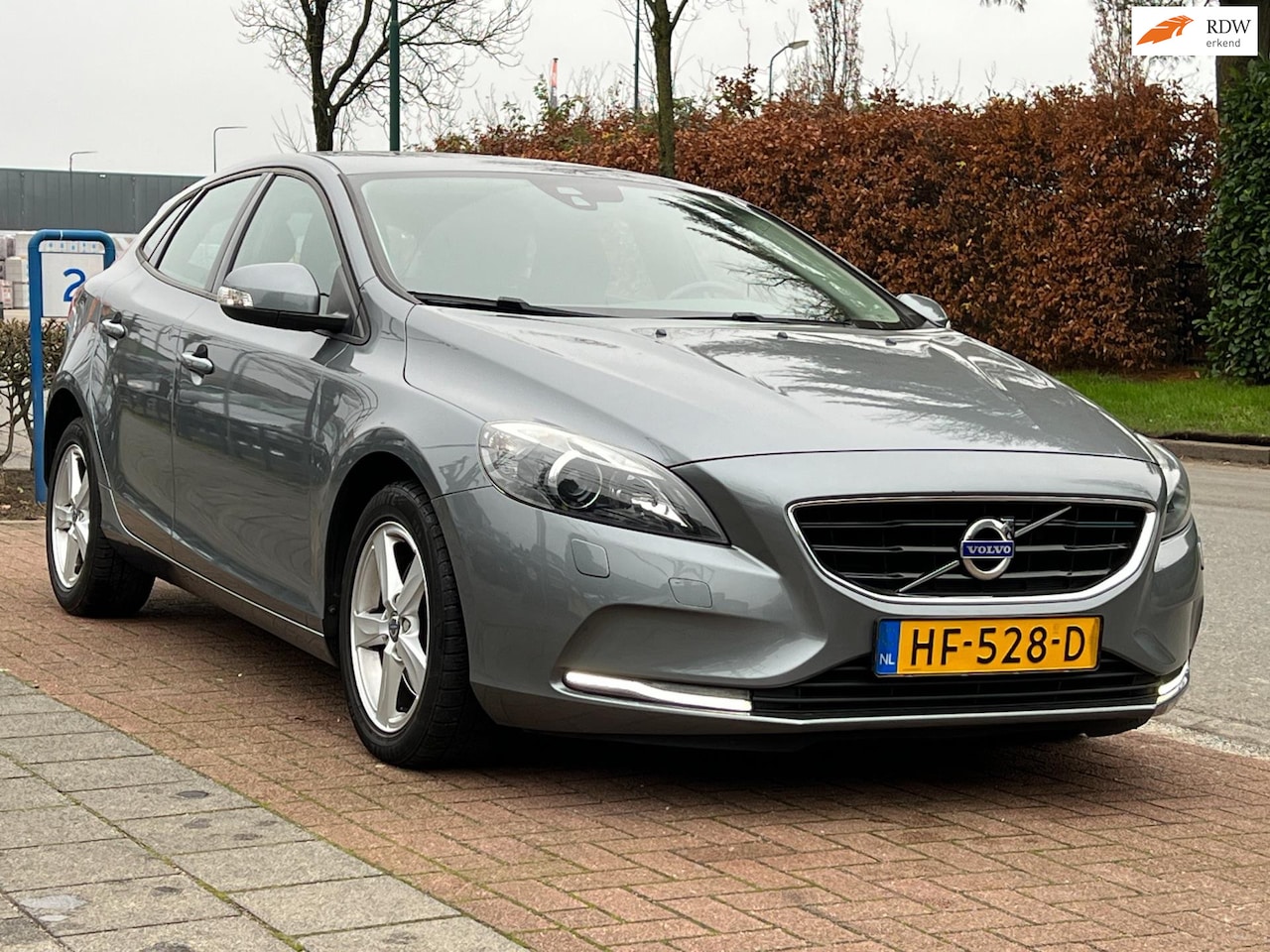 Volvo V40 - 1.6 T2 Summum | Navigatie | Xenon - AutoWereld.nl