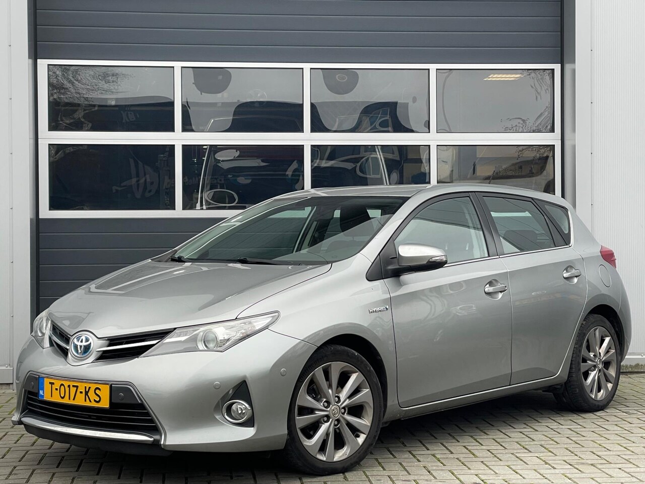 Toyota Auris - 1.8 Hybrid Dynamic | Camera | Keyless | Stoelverwarming | Climate control | Cruise control - AutoWereld.nl