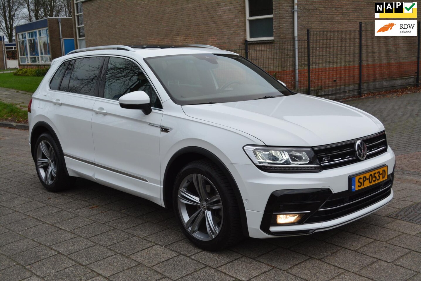 Volkswagen Tiguan - 1.4 TSI Highline Business R panorama, virtual - AutoWereld.nl