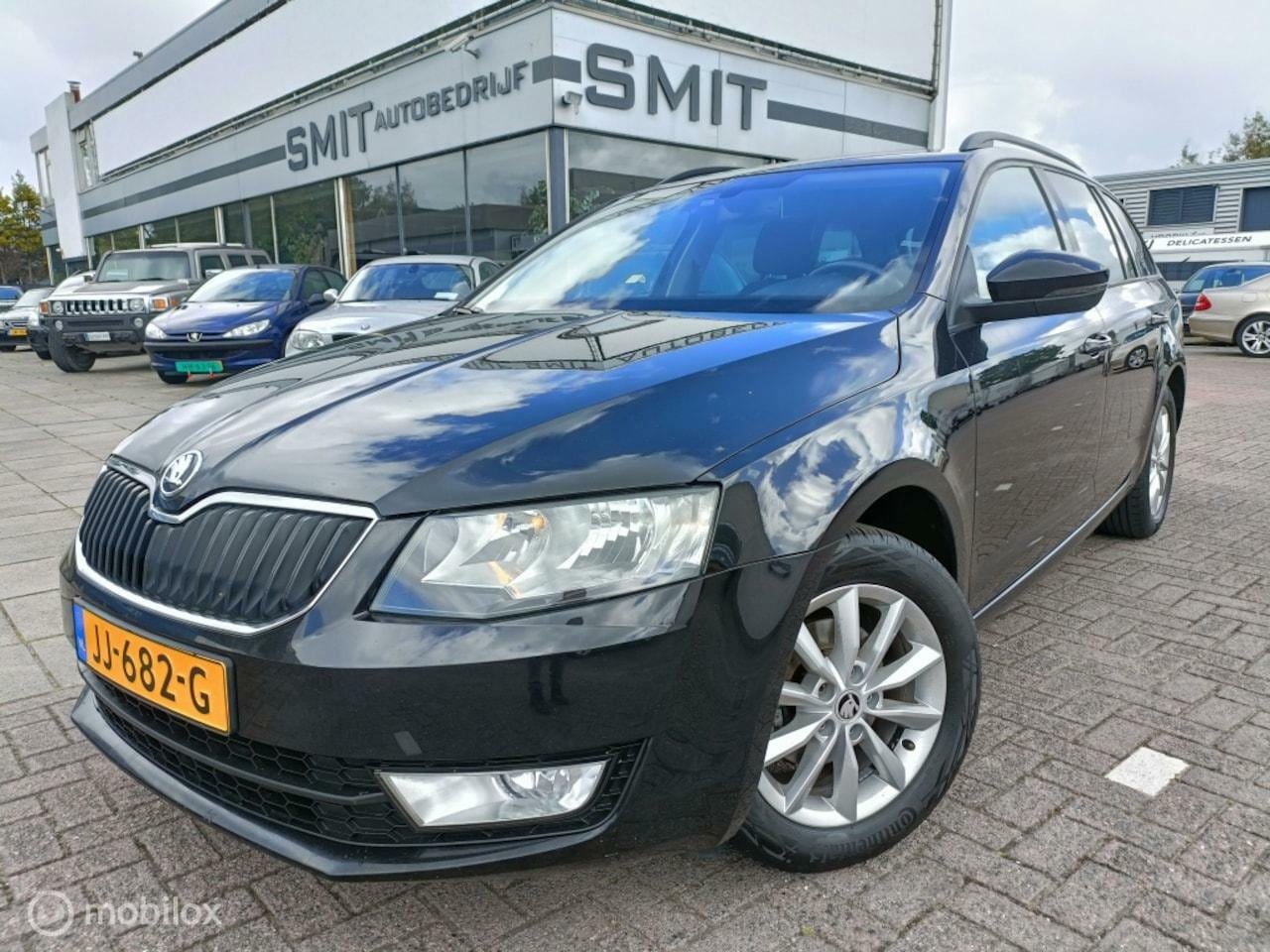 Skoda Octavia Combi - 1.2 TSI Grentech Amb. BSNS Aut Nav Trekhaak - AutoWereld.nl