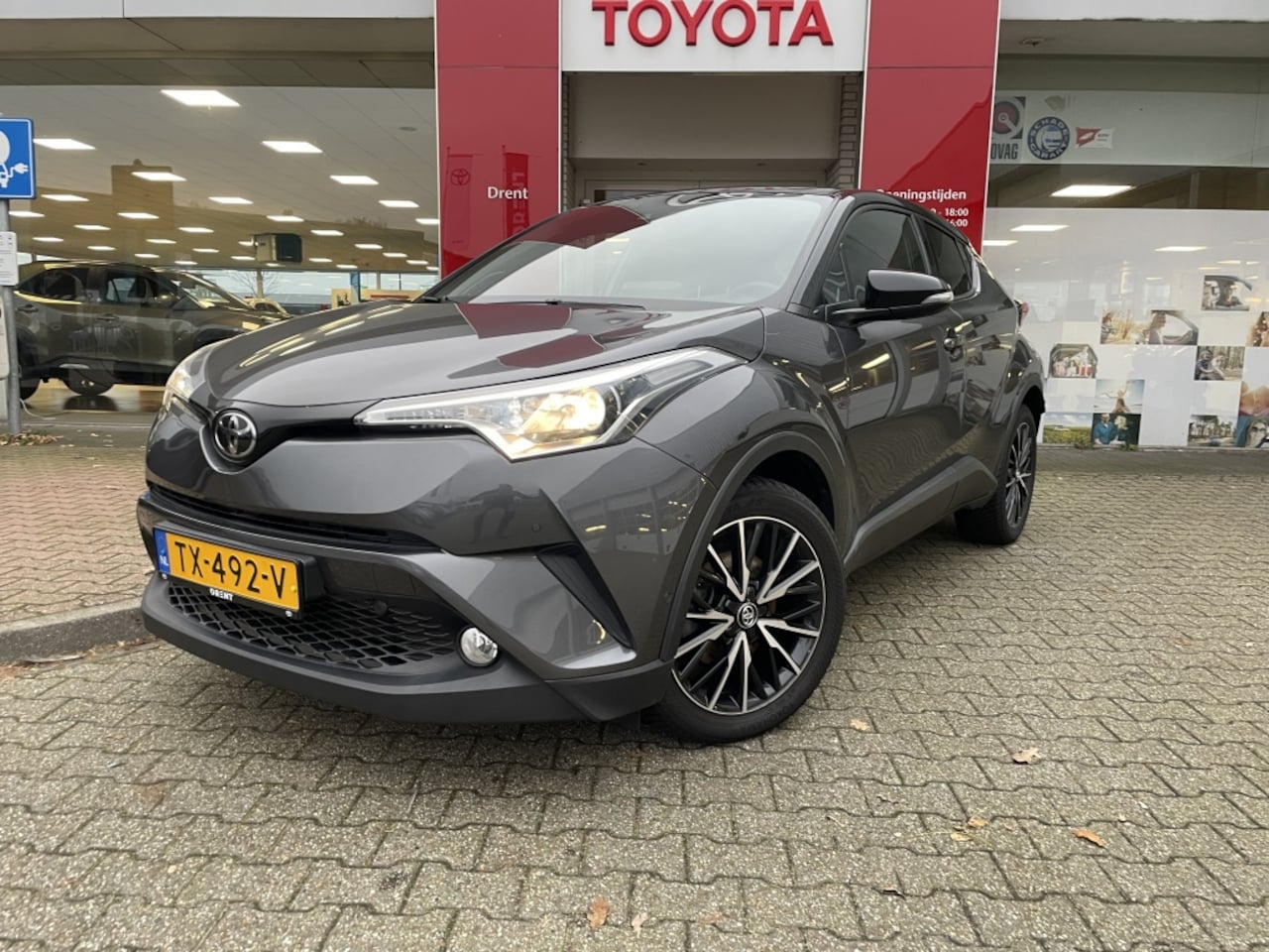 Toyota C-HR - 1.2T Style Bi-tone | JBL | 1300 kg trekgewicht! - AutoWereld.nl