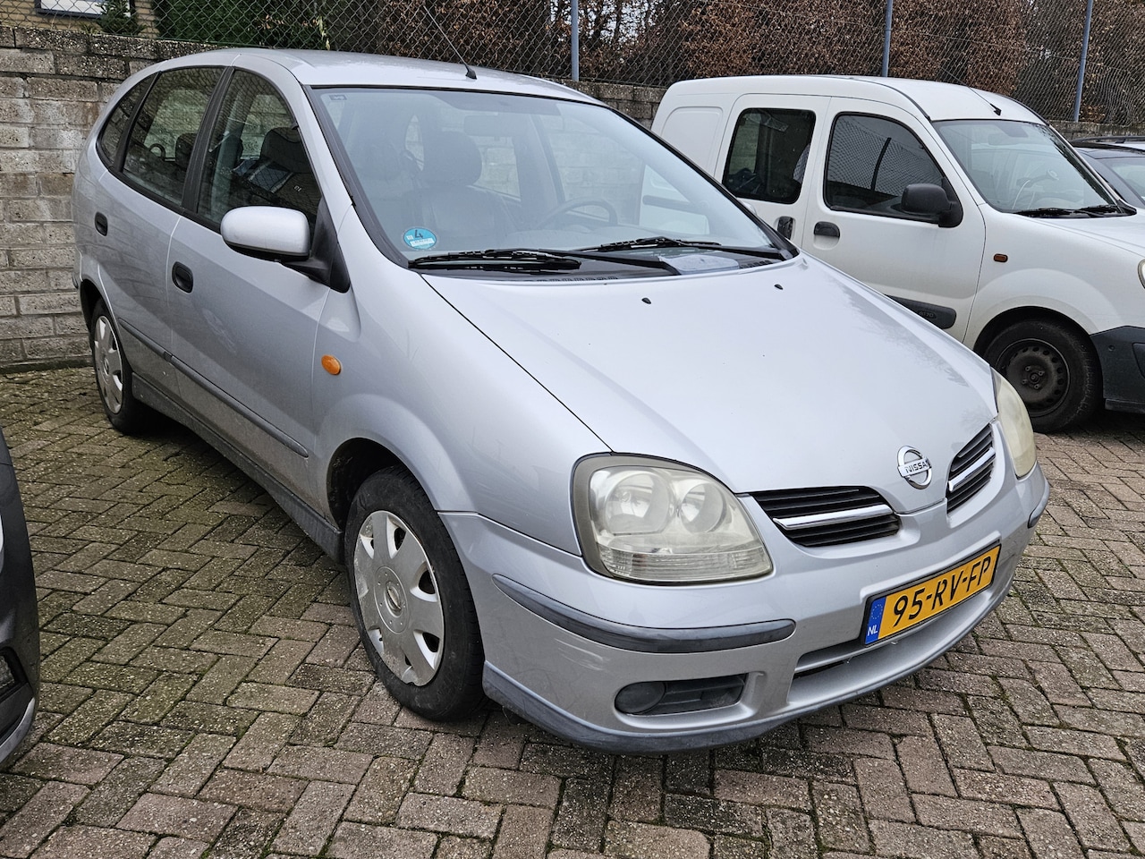 Nissan Almera Tino - 1.8 Visia AIRCO LEER CV - AutoWereld.nl