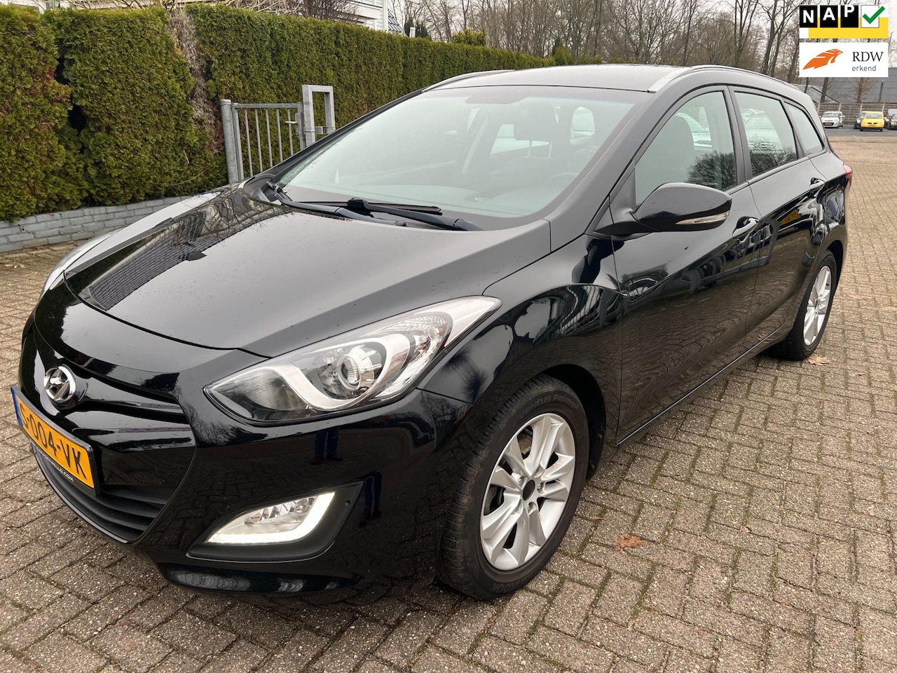 Hyundai i30 Wagon - 1.6 GDI i-Motion Worldcup Edition ECC NAVI PDC LMV CAMERA TREKH. - AutoWereld.nl