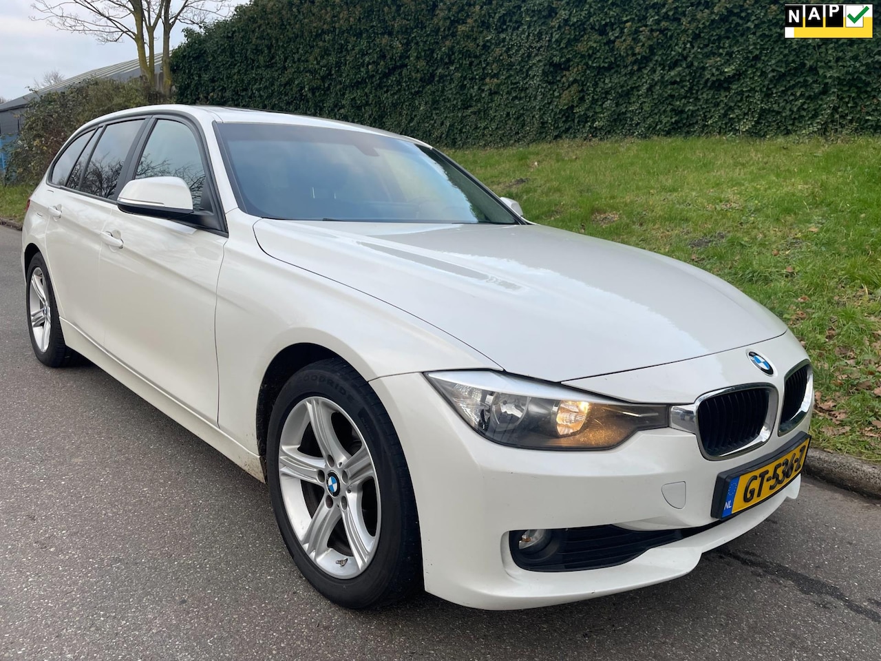 BMW 3-serie Touring - 316d - Panoramadak - Leder - Sportstoelen - Automaat - AutoWereld.nl