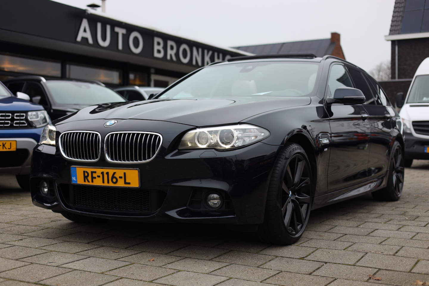 BMW 5-serie Touring - 530D M-SPORT AUT | NAVI | LEDER | PANO | 19 INCH - AutoWereld.nl