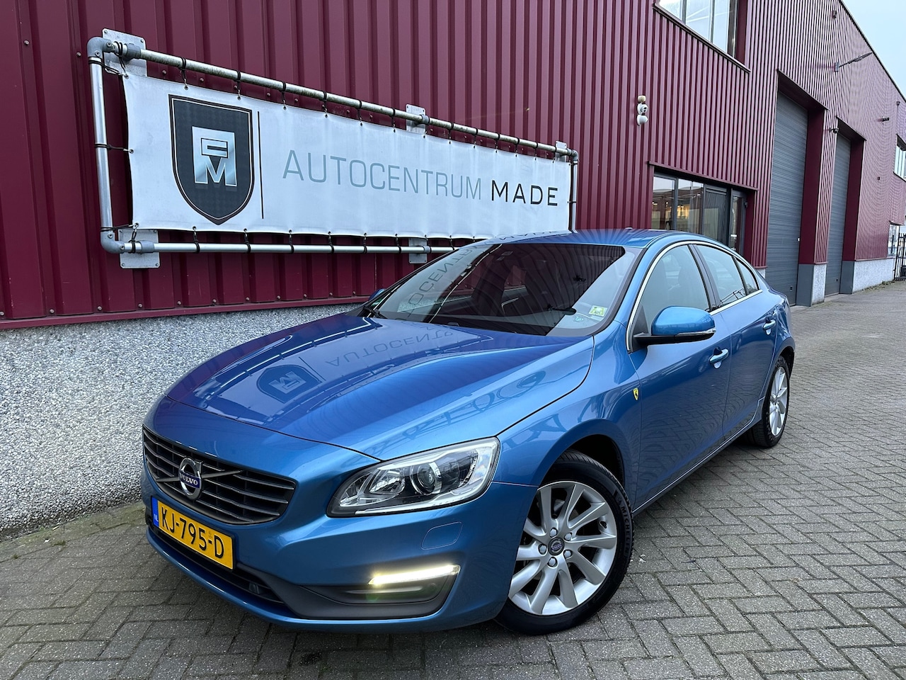 Volvo S60 - 1.5 T3 Summum // Automaat // 152 DKM // Navi // Clima - AutoWereld.nl