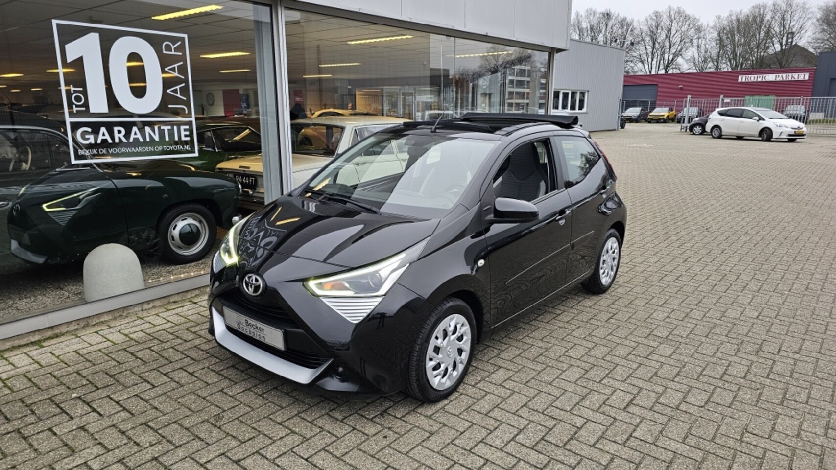 Toyota Aygo - 1.0 x-play NLauto | 1e eigenaar | dealeronderhouden - AutoWereld.nl