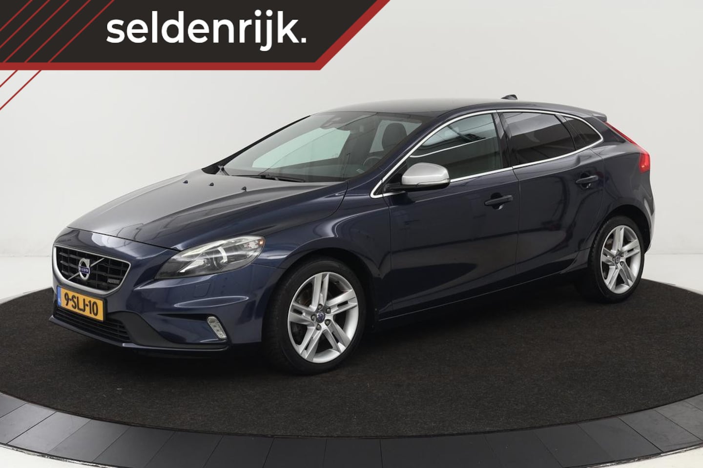 Volvo V40 - 1.6 T3 R-Design | 2e eigenaar | Leder | Stoelverwarming | Xenon | Navigatie | Climate cont - AutoWereld.nl