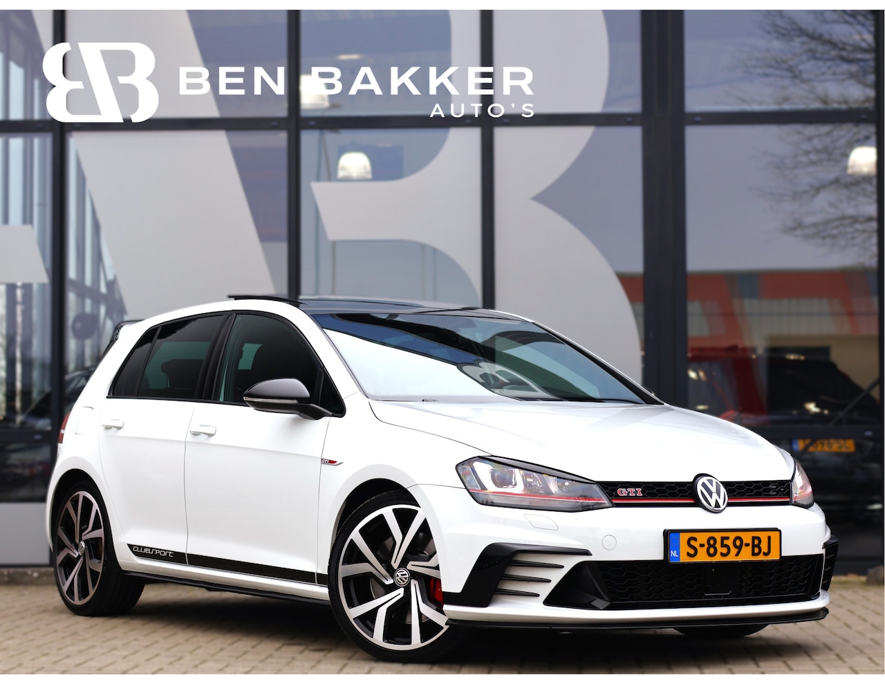 Volkswagen Golf - 2.0 TSI GTI Clubsport DSG *Pano*Carplay*ACC*Cam*19"* - AutoWereld.nl