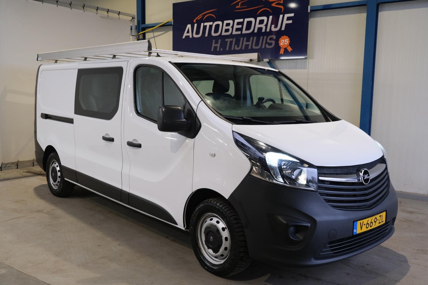 Opel Vivaro - 1.6 CDTI L2H1 DC Selection - N.A.P. Airco, Cruise, Navi, PDC, Trekhaak. - AutoWereld.nl