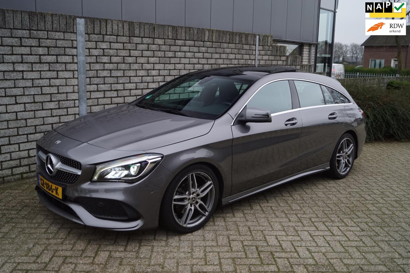 Mercedes-Benz CLA-klasse Shooting Brake - 180 BNS Solution AMG Autom Leder/Alcantara Panodak Camera Airco 2x PDC LMV Trekh ENZ. - AutoWereld.nl