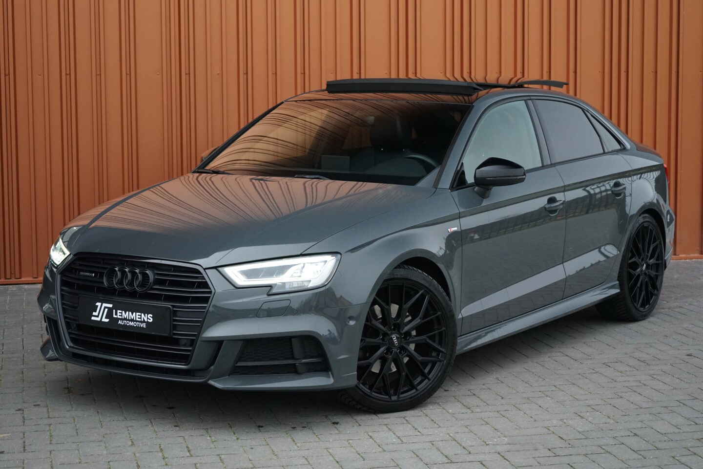 Audi A3 Limousine - 40 TFSI Quattro S-line 190PK NANOGRAU Panodak B&O Virtual Leder DAB - AutoWereld.nl