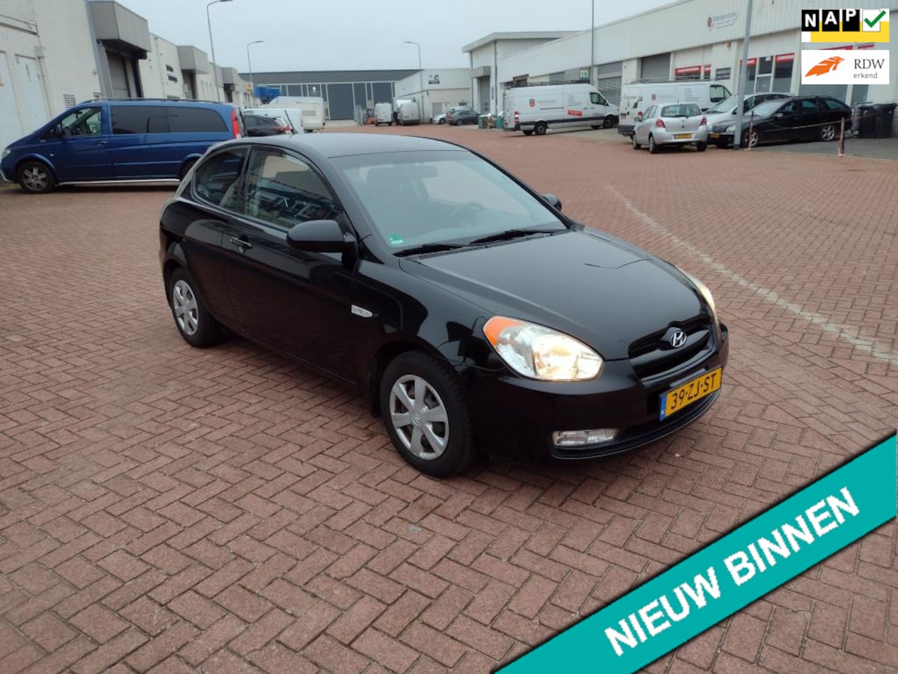 Hyundai Accent - 1.4i Dynamic Joy MOOIE AUTO BEL 0619590613 APK 01-03-2025 - AutoWereld.nl