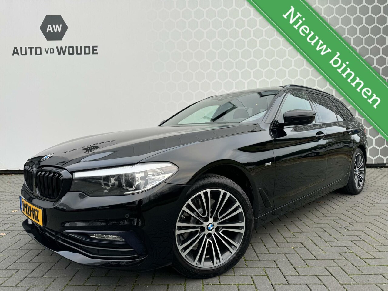 BMW 5-serie Touring - 520d High Executive Black Sportline PANO - AutoWereld.nl