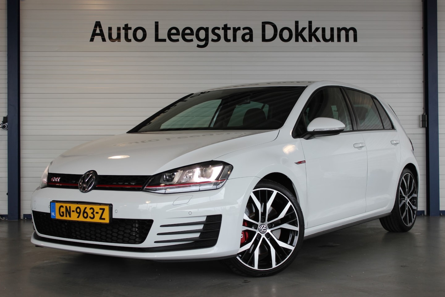 Volkswagen Golf - 2.0 TSI GTI Performance Bi-Xenon | Dynaudio | Camera | NL-Auto | Navi | Clima | Bluetooth - AutoWereld.nl