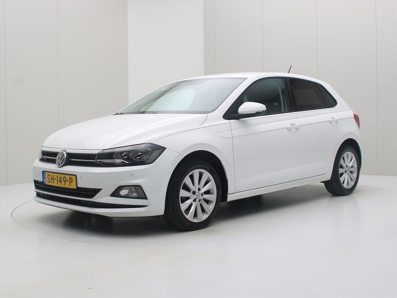 Volkswagen Polo - 1.0 TSI 95pk Highline [ TREKHAAK+CLIMAAT+PDC+ACC+NAVIGATIE+LMV+CARPLAY ] - AutoWereld.nl