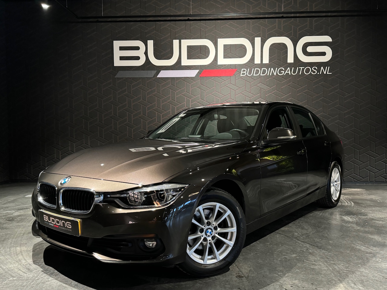 BMW 3-serie - 318i Exe | Led | Navi | PDC - AutoWereld.nl