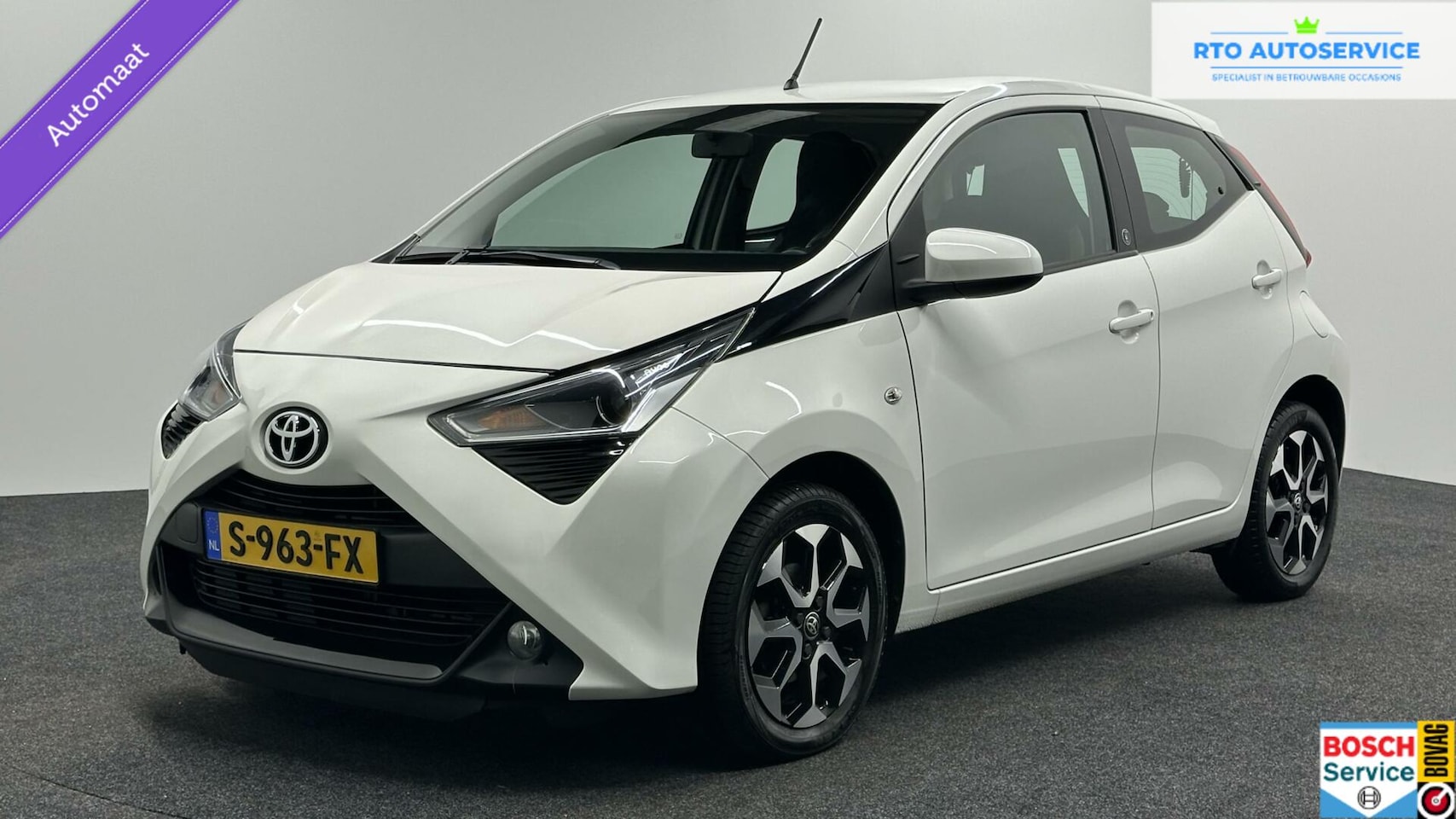 Toyota Aygo - 1.0 VVT-i x-play CARPLAY CAMERA LM AUTOMAAT - AutoWereld.nl