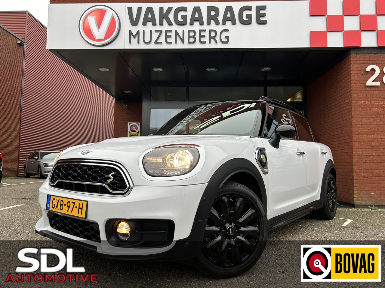 MINI Countryman - Mini 2.0 Cooper S E ALL4 // NAVI // CLIMA // PDC // AMBIANCE VERLICHTING // ELEK. KOFFERKL - AutoWereld.nl