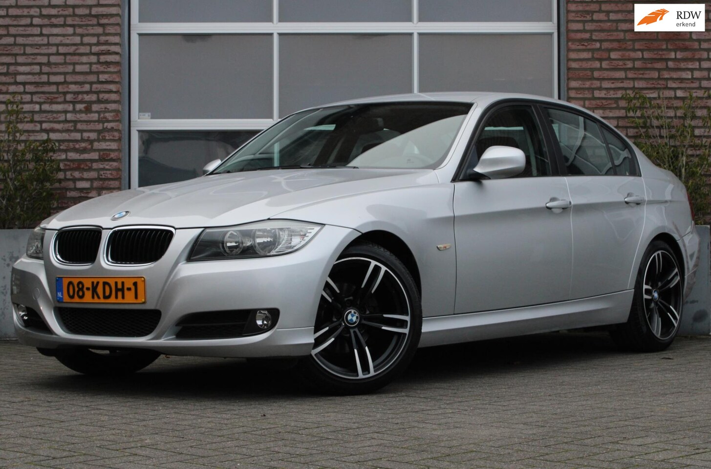 BMW 3-serie - 320i Automaat / navi / PDC - AutoWereld.nl