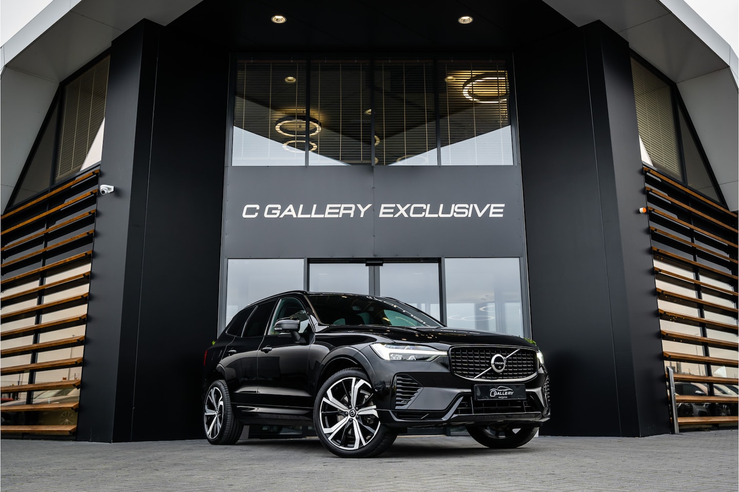 Volvo XC60 - 2.0 Recharge T6 AWD R-Design - Facelift | Panorama | H&K | Elek. trekhaak | Memory - AutoWereld.nl