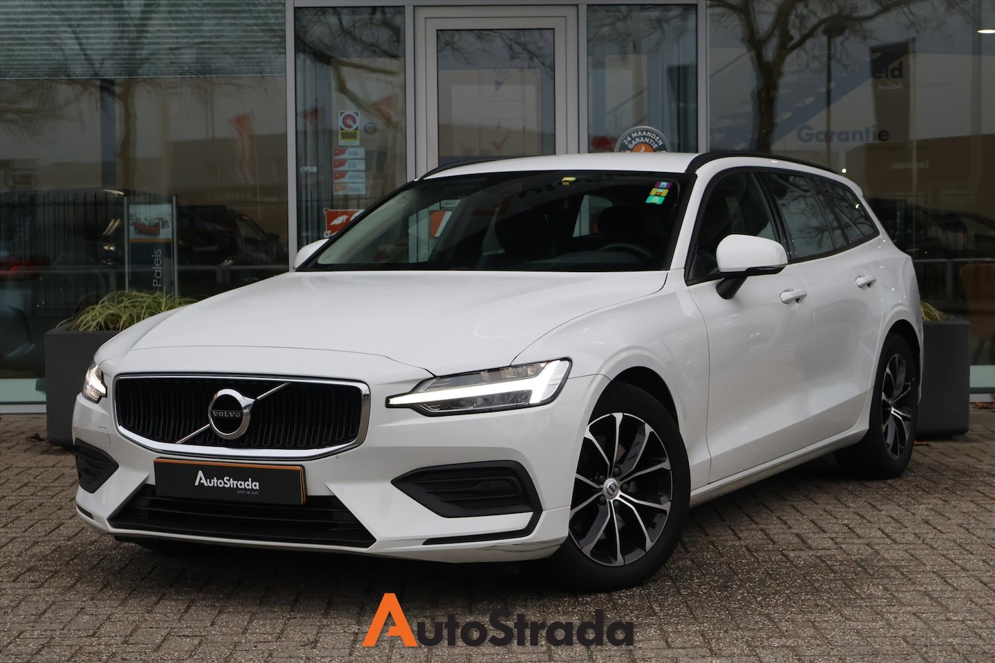 Volvo V60 - B3 Momentum 163pk Geartronic Mild Hybrid | Camera | Navi | Carplay | Virtual | LED - AutoWereld.nl