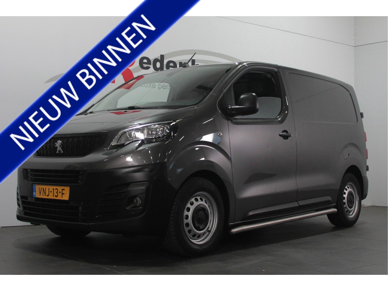 Peugeot Expert - 1.5 BlueHDI 120 Compact Premium - 3 pers. - Airco / Carplay / Navi / Cruise - AutoWereld.nl