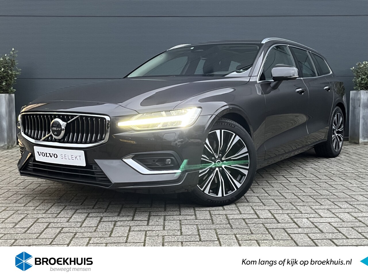 Volvo V60 - 2.0 B4 Plus Bright | Panoramadak | Harman/Kardon | Trekhaak | 360 camera | - AutoWereld.nl