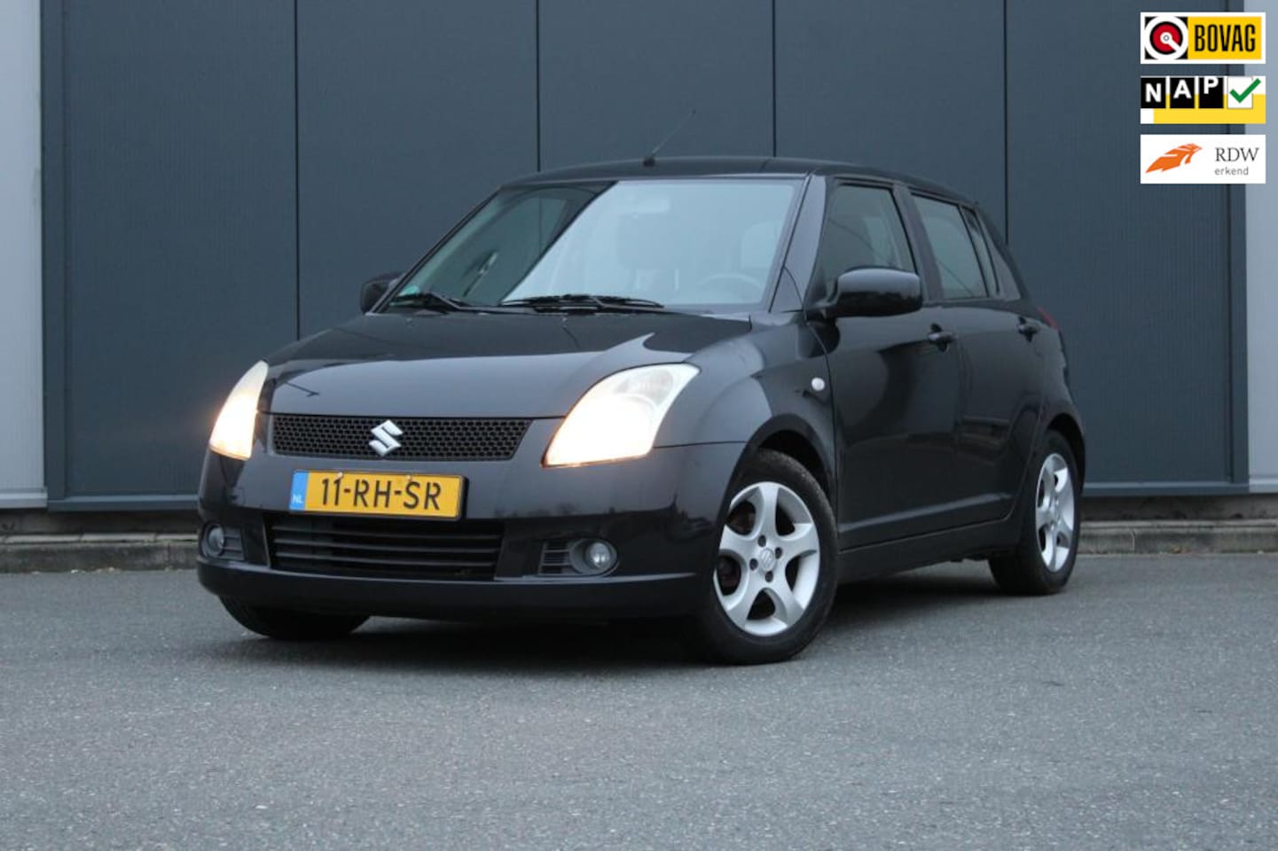 Suzuki Swift - 1.5 Exclusive 1.5 Exclusive, Automaat, Airco, Elektrische ramen voor, Trekhaak - AutoWereld.nl