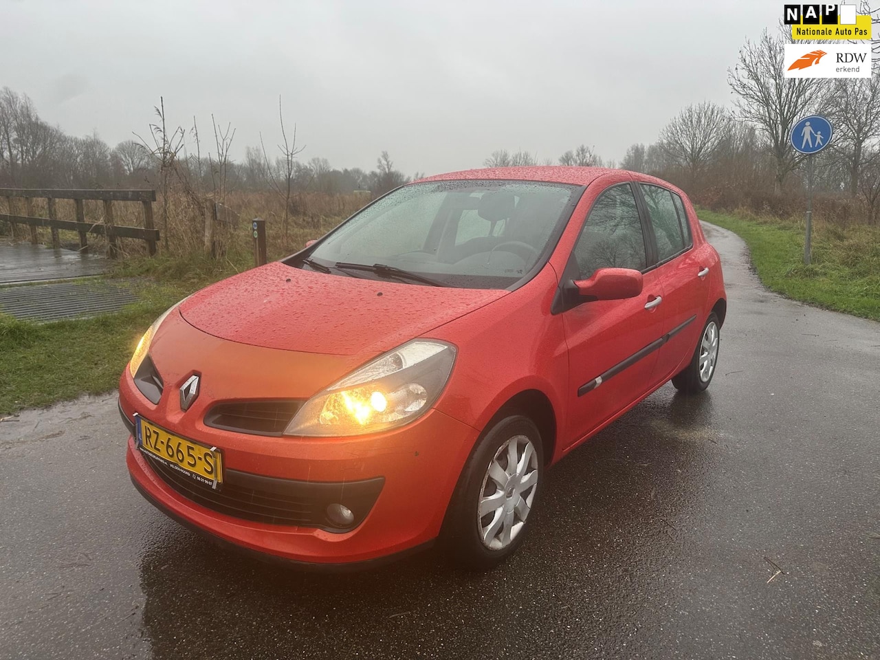 Renault Clio - 1.2-16V Authentique Airco Radio/Cd - AutoWereld.nl