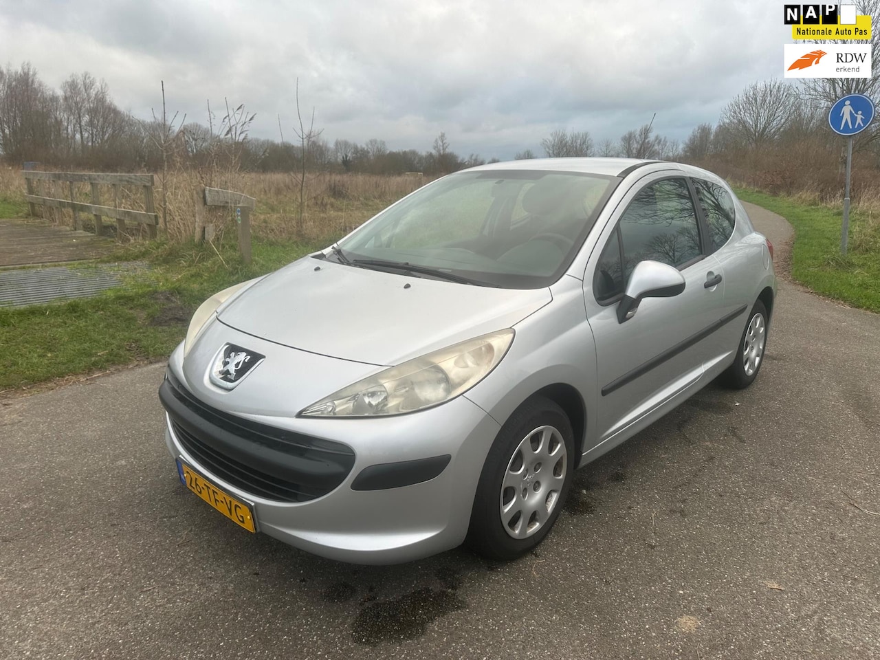 Peugeot 207 - 1.4-16V XR Airco Radio/Cd Benzine - AutoWereld.nl