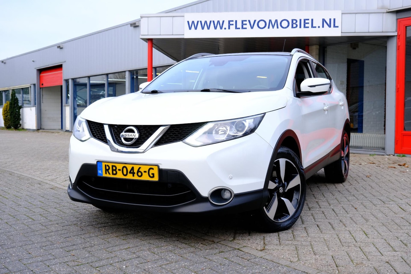 Nissan Qashqai - 1.2 N-Vision Pano|Navi|Cam|LMV - AutoWereld.nl