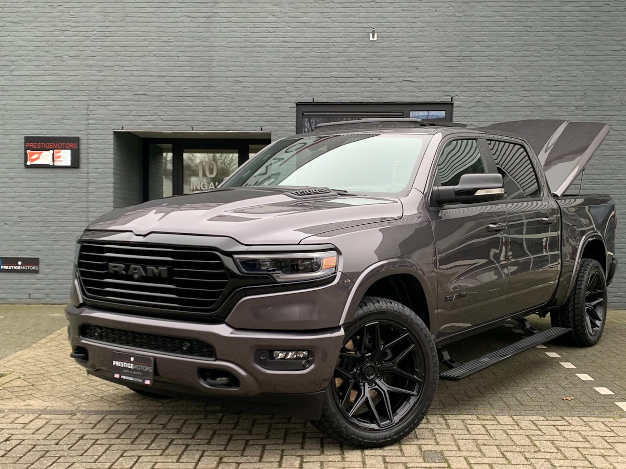 Dodge Ram 1500 - Limited Night 5.7L 401pk LPG 4X4 360cam Head-up Digital Mirror - AutoWereld.nl