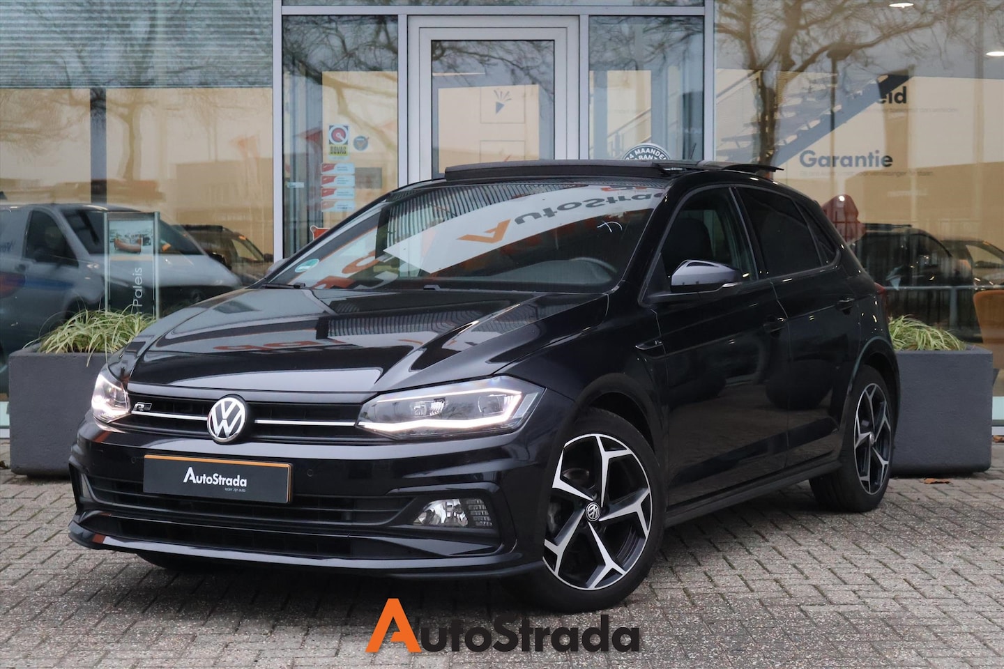 Volkswagen Polo - 1.0 TSI Highline Business R-Line 95PK | LED | Pano | Camera | Trekhaak | Carplay | ACC - AutoWereld.nl